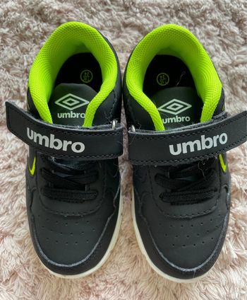 Basket Umbro taille 24