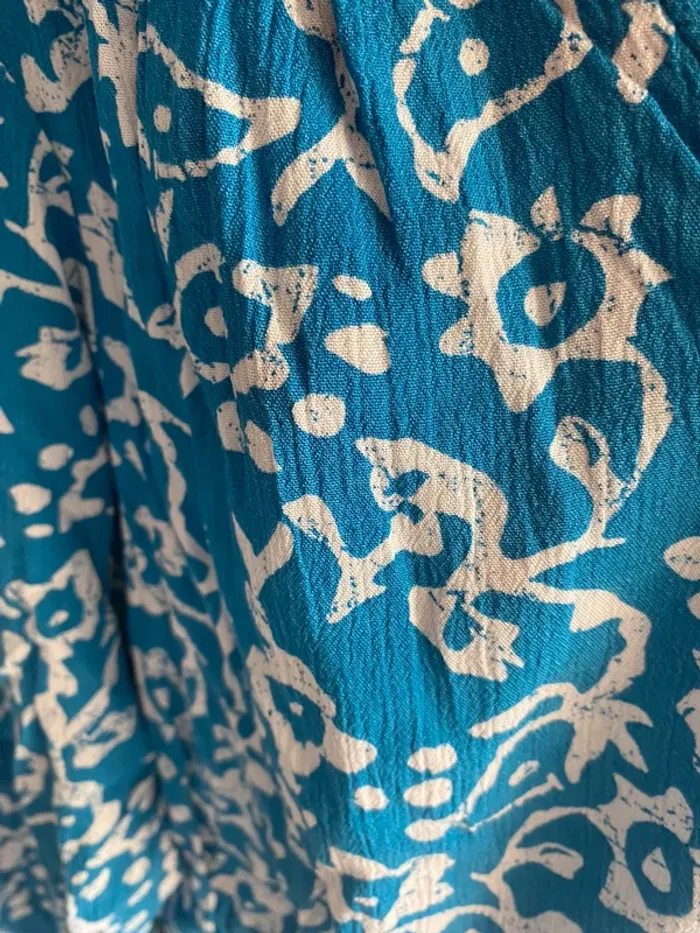 Blouse courte en cache cœur kiabi bleu et blanc - photo numéro 3