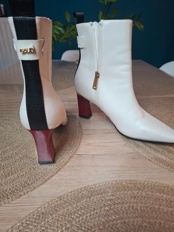 Bottines Gaudì blanches cuir – talon bordeaux – T.37 - photo numéro 2