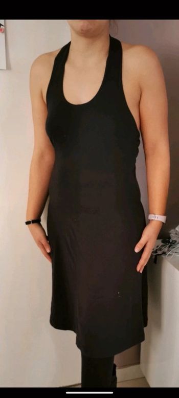 Petite robe noire dos nu