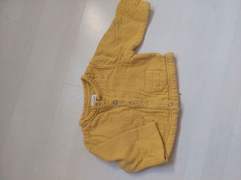 Veste moutarde bébé 3 mois