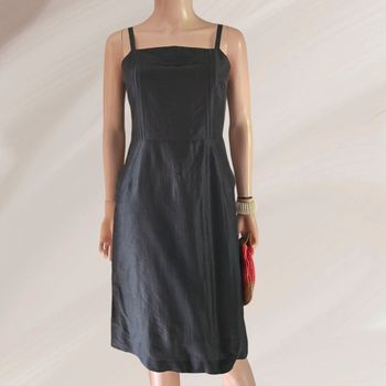 Petite robe noire  avec poche  marque  Caroll 25%soie