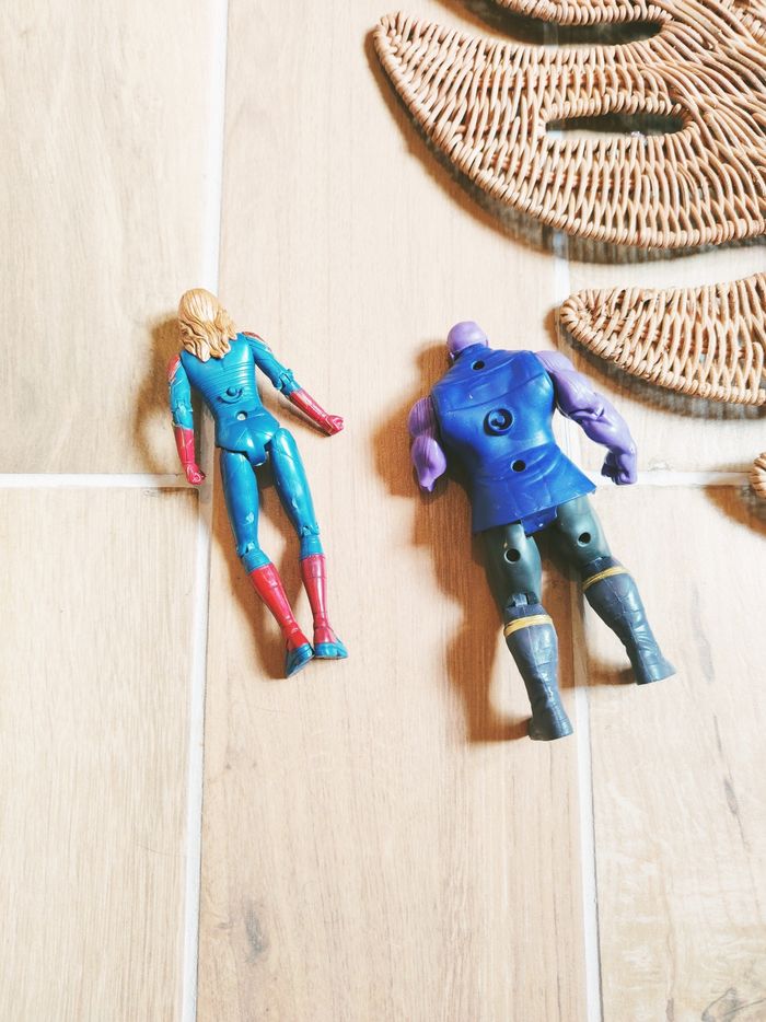 💫Lot de 2 Figurines Captain Marvel et Thanos Avengers Marvel - photo numéro 2