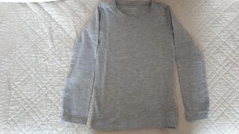 Haut gris à manches longues