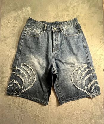 Short en denim blue jeans motif griffe brodé style Y2K oversize – Taille M