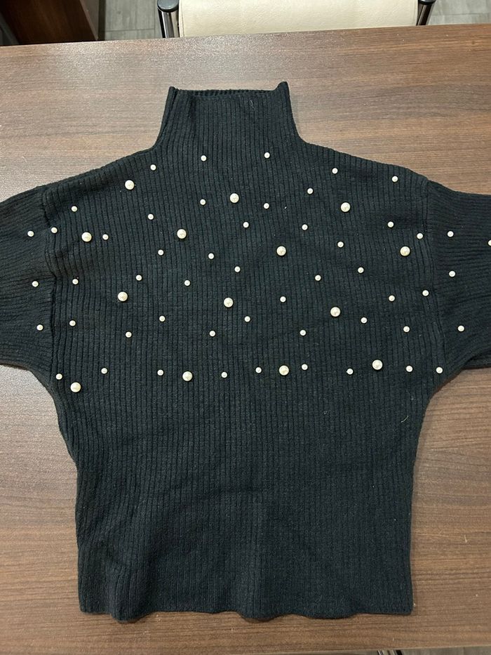 Pull col roulé noir à perles - photo numéro 2