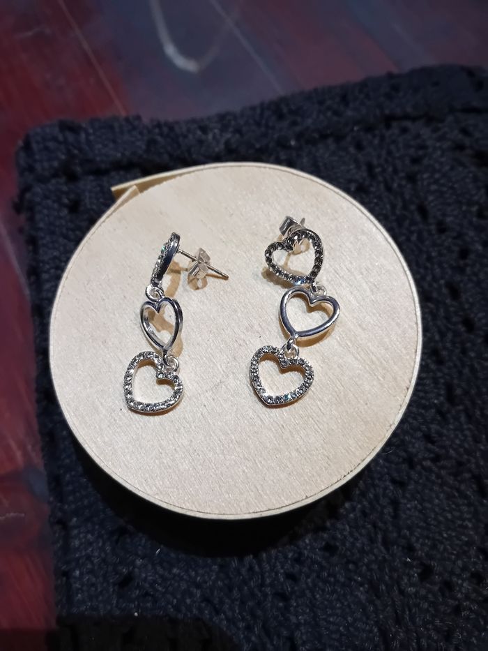 Très jolie boucles d'oreilles jamais porté - photo numéro 4