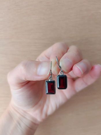 Boucles d'oreilles pendantes pierre grenat