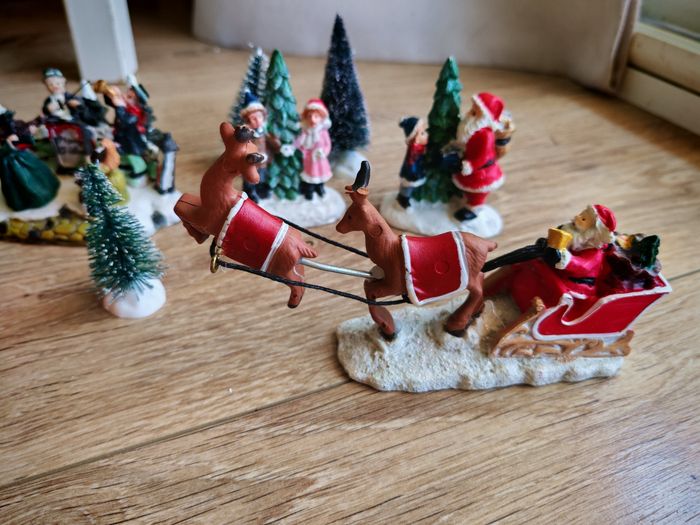 Figurines pour village de noel traîneau du père noel - photo numéro 3