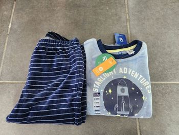 Pyjama velours fluorescent taille 8 ans