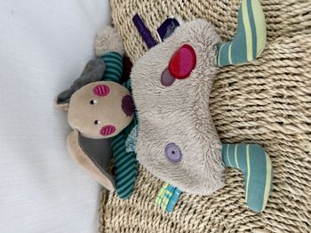 Doudou plat lapin Les Jolis pas beaux MOULIN ROTY