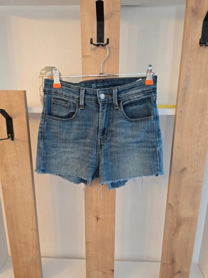 Short LEVIS