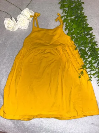 Très belle robe à fine bretelle légère pour petite fille