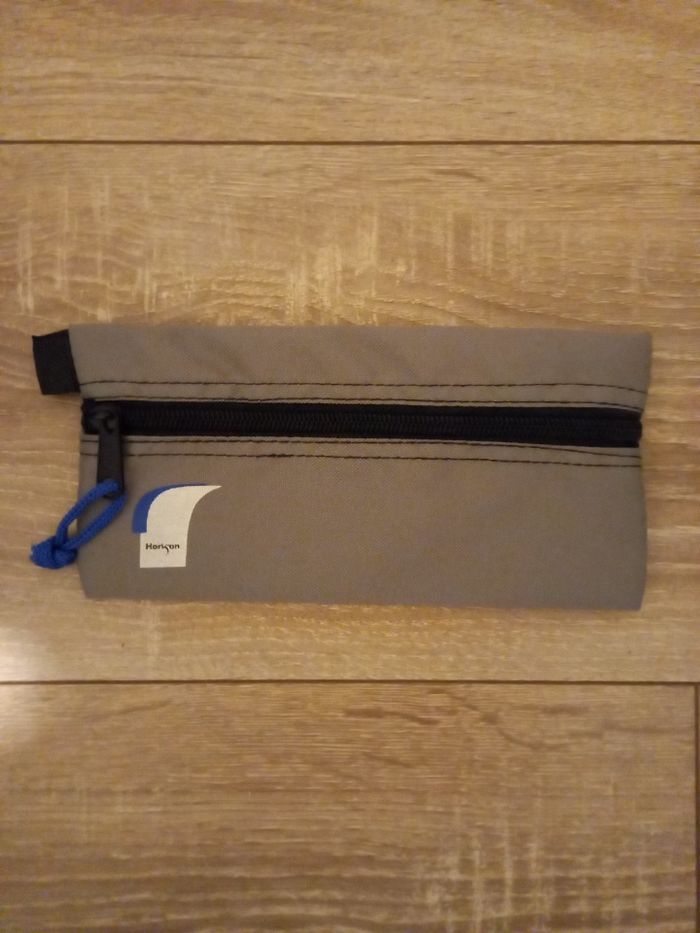 Trousse grise marque Horizon