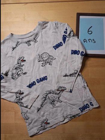 T-shirt manches longues pour garçon taille 6 ans Marque primark bon état