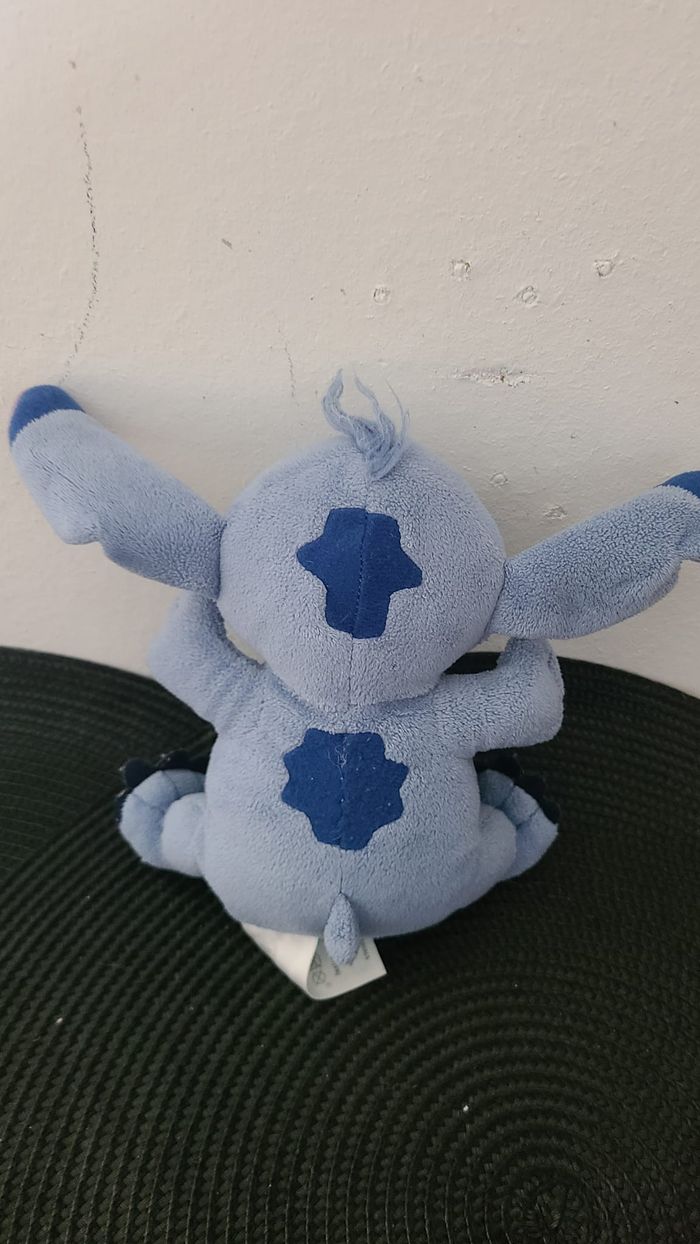 Peluche Stitch de Lilo et Stitch DISNEY STORE 16 cm - photo numéro 2