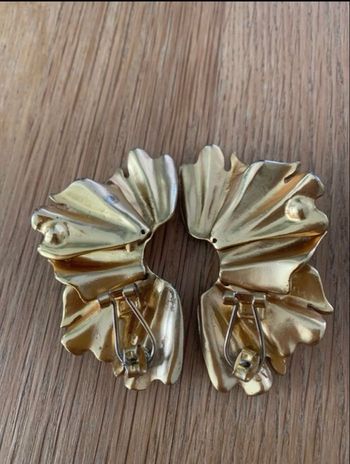 Boucles d’oreilles éventail dorées Zara – Bijou statement