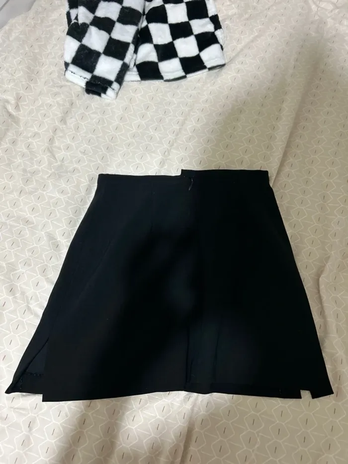 Petite jupe noire - photo numéro 3
