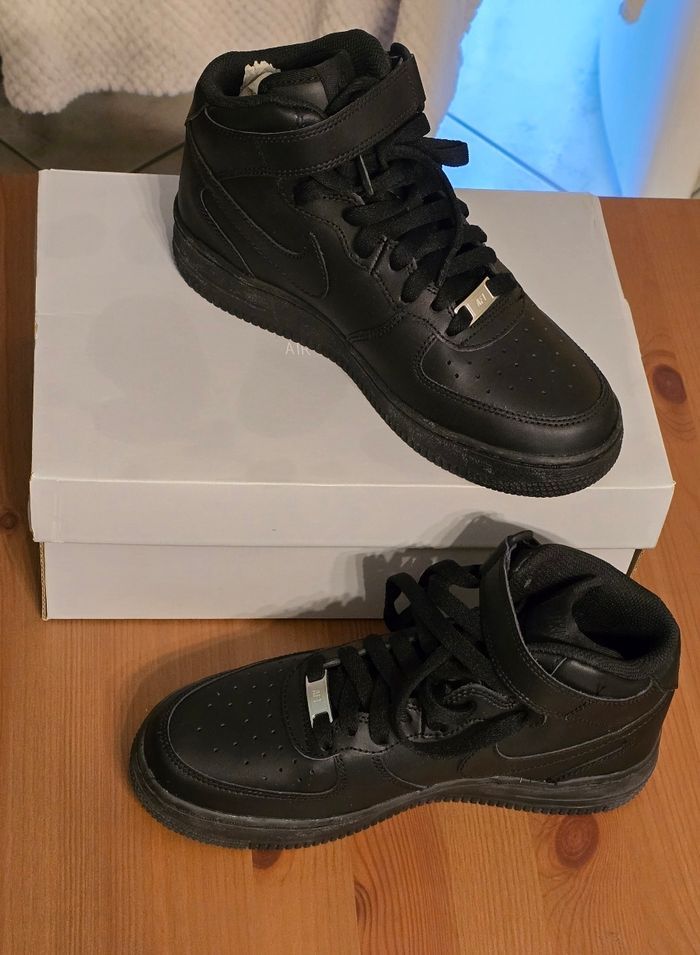 (Neuves non portées) 🏷🥰😍 superbes  baskets NIKE  AIR FORCE ONE Pointure 37.5 unisex 😍🥰 - photo numéro 2