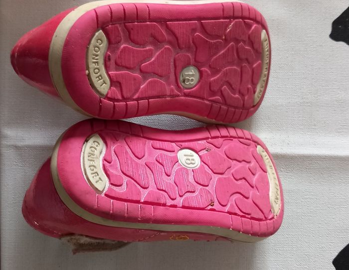 Chaussures 1ers pas pointure 18 - photo numéro 2