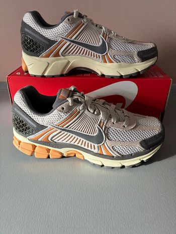 NIKE ZOOM VOMERO 5