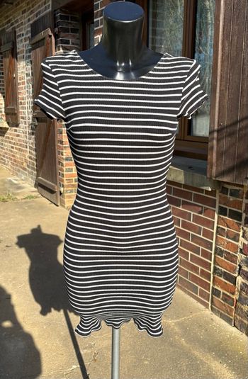 🖤 Robe moulante rayée noir & blanc – Taille S/M (36/38)