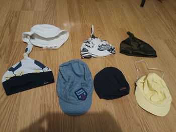 Lot chapeau/casquette garçon