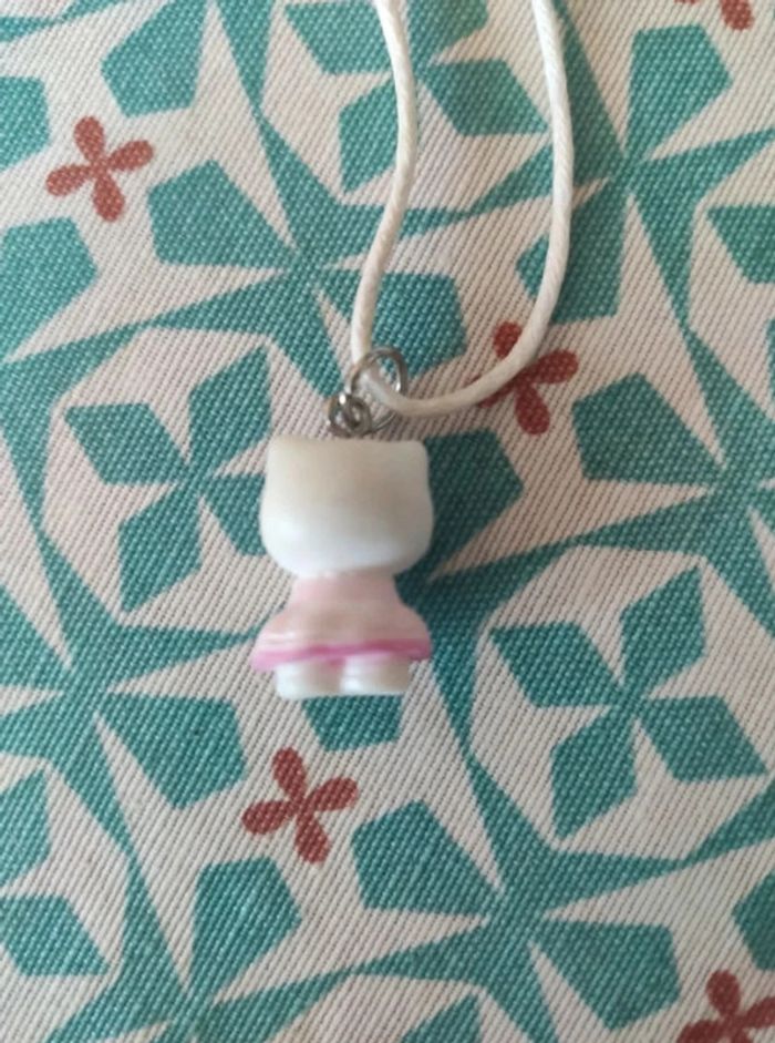 Collier Hello Kitty plastique - photo numéro 3