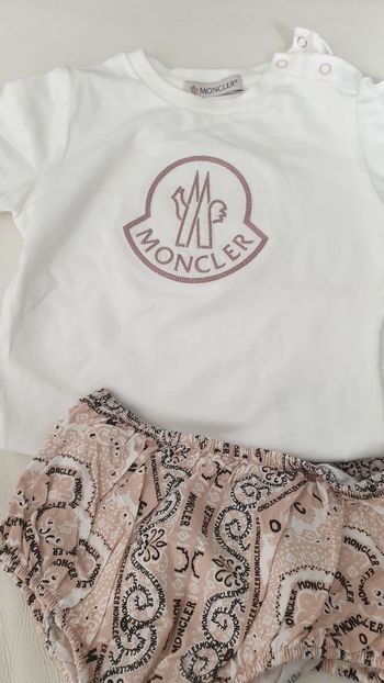 Ensemble bébé marque Moncler