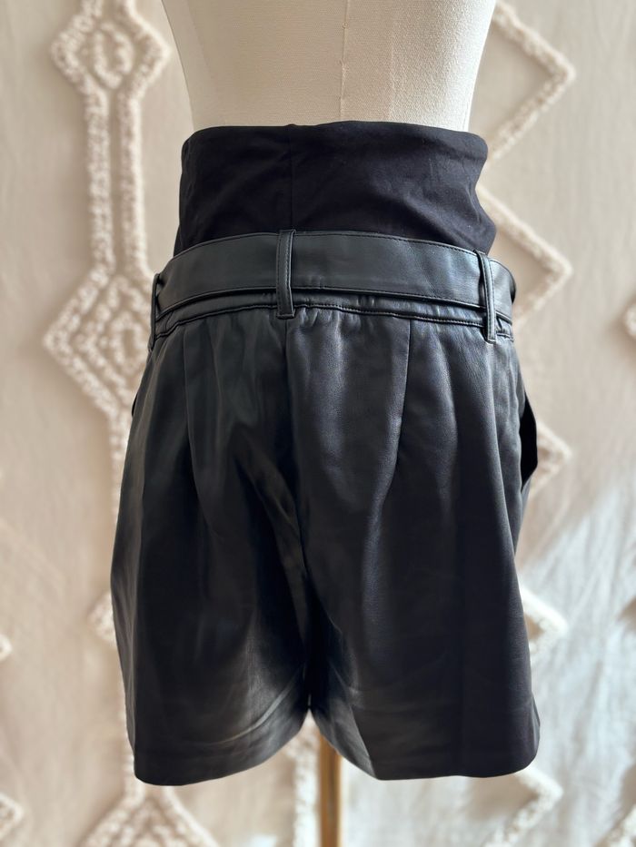 Short de grossesse, similicuir Kiabi, taille 36 - photo numéro 4