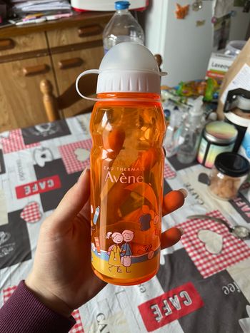 Gourde en plastique Avène.