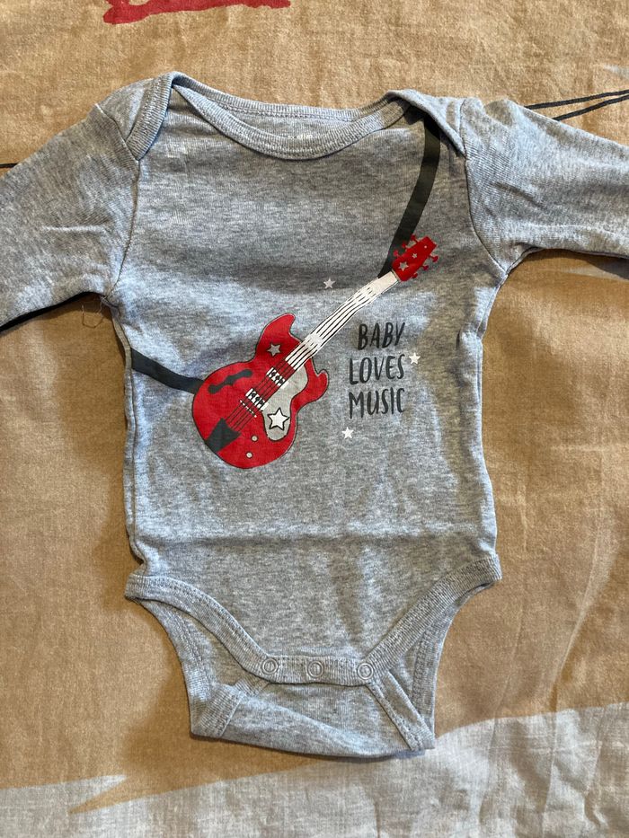 Lot de 4 bodies manches longues taille 6 mois - photo numéro 2