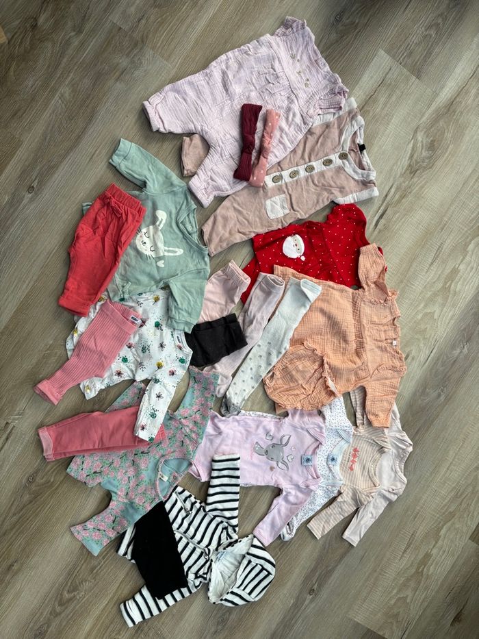 Lot vêtements fille taille 3 mois