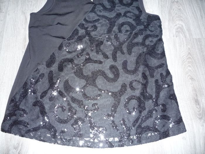 DÉBARDEUR NOIR ET PAILLETTES - TAILLE 3 - n°02 - photo numéro 3