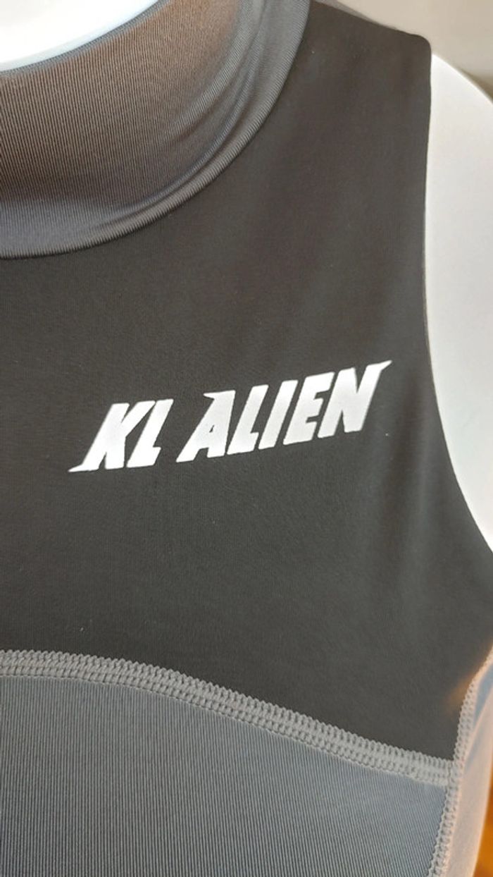 Crop top sexy sans manche col haut au décolleté en bas KL Alien - photo numéro 4