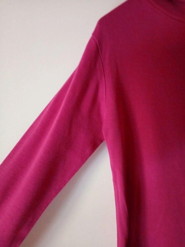 Joli pull à col roulé fuchsia.  10 ans - photo numéro 5