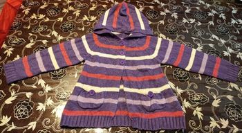 Gilet à capuche rayé violet rose blanc
