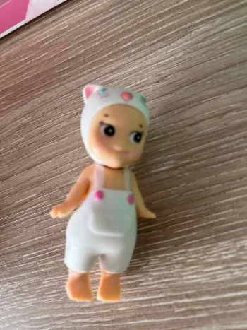 Adorable figurine Sonny Angel chat blanc