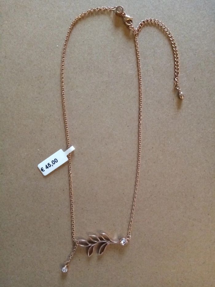 Chaine et pendentif feuille  magnétiques - photo numéro 2