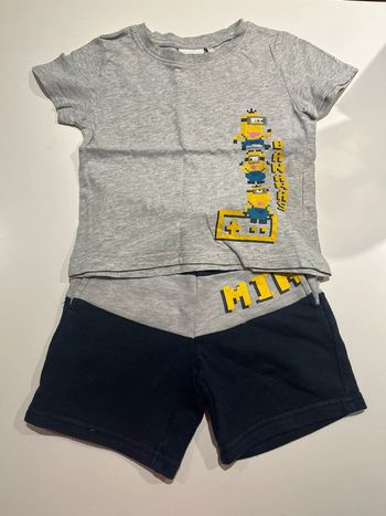 Ensemble short teeshirt les minions taille 3 ans
