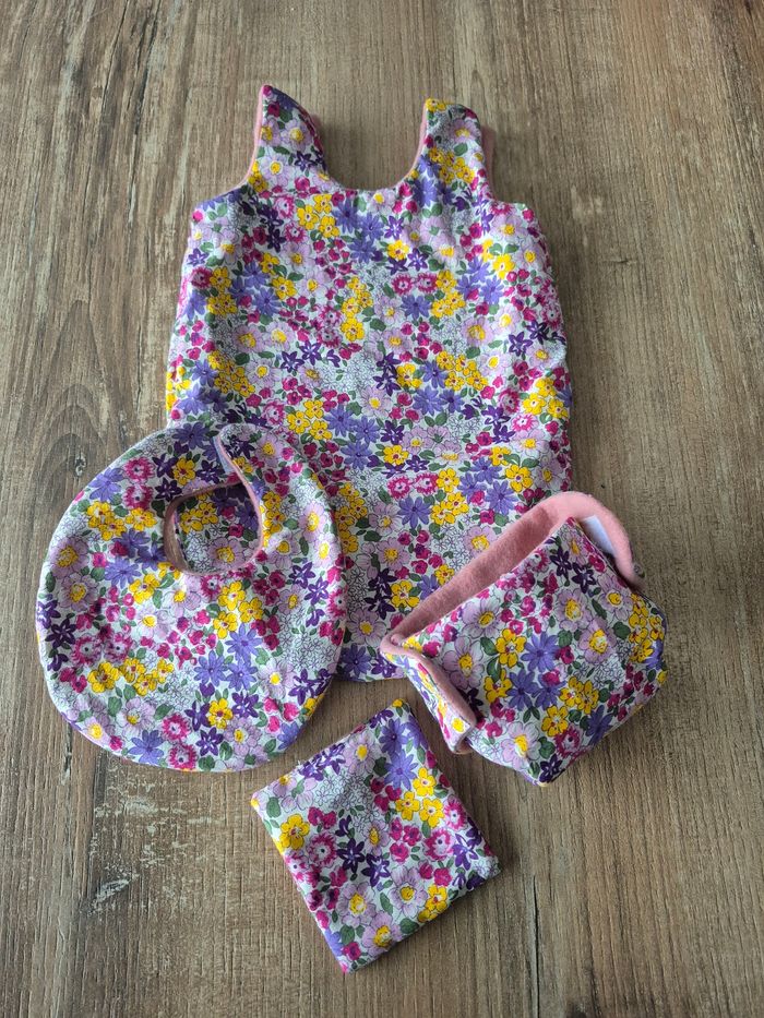 Gigoteuse poupée et poupon