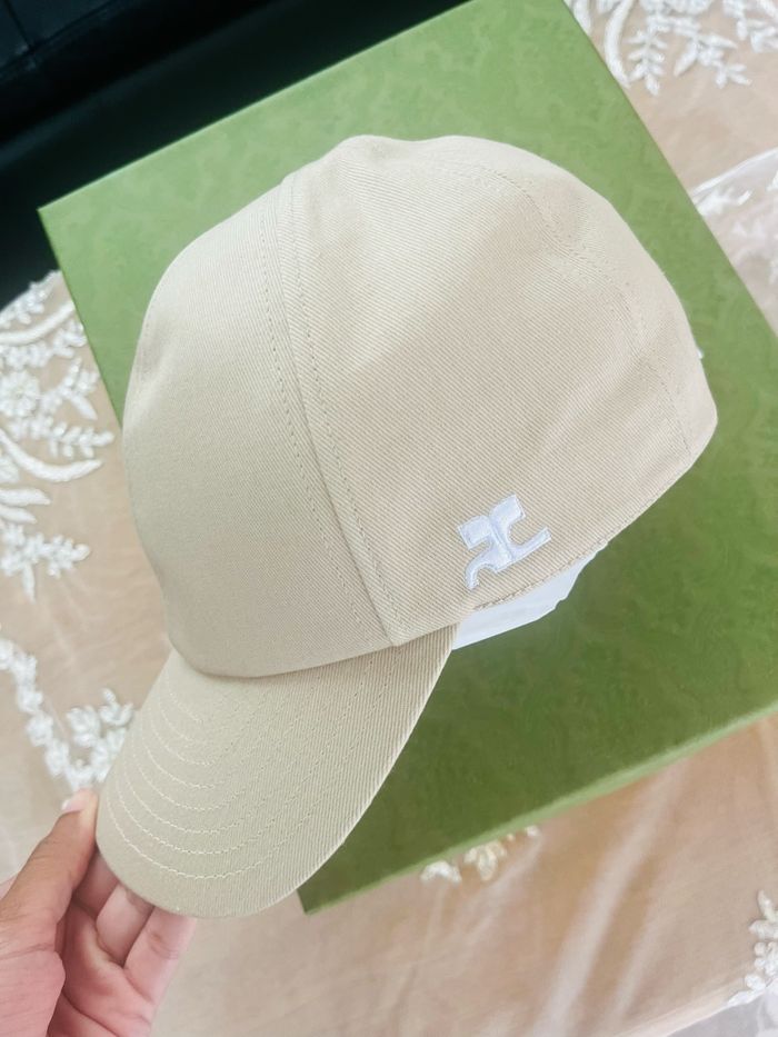 Casquette luxe neuve Courrèges avec étiquette - photo numéro 4