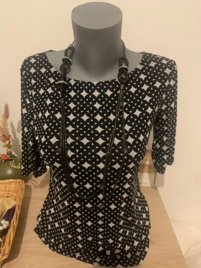 haut noir et gris