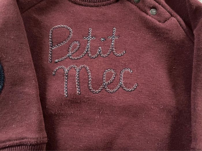 Pull bordeaux « Petit mec » Kiabi taille 12 mois - photo numéro 2