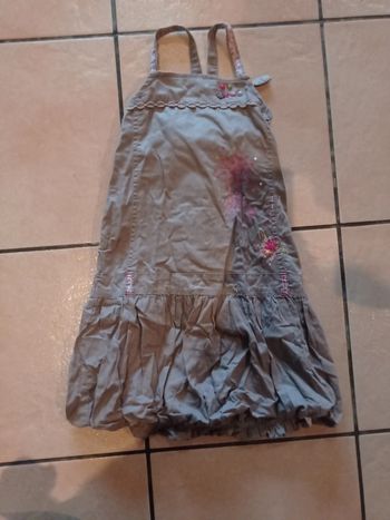 Robe a bretelles réglables