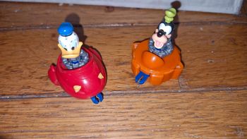 Lot figurines disney : donald et dingo dans un vaisseau