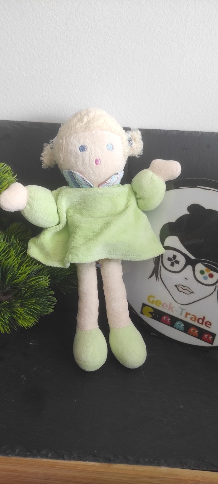 doudou poupée blonde nounours Peluche cheveux blond vert bleu Robe Beige rayé