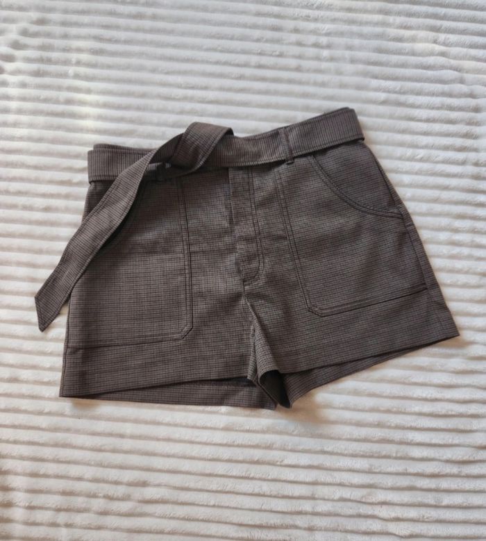 Short Zara avec ceinture – Taille 40, très bon état