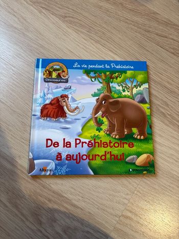 Livre le monde des dinosaures « De la préhistoire à aujourd’hui »