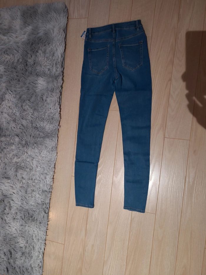Jeans neuf - photo numéro 2